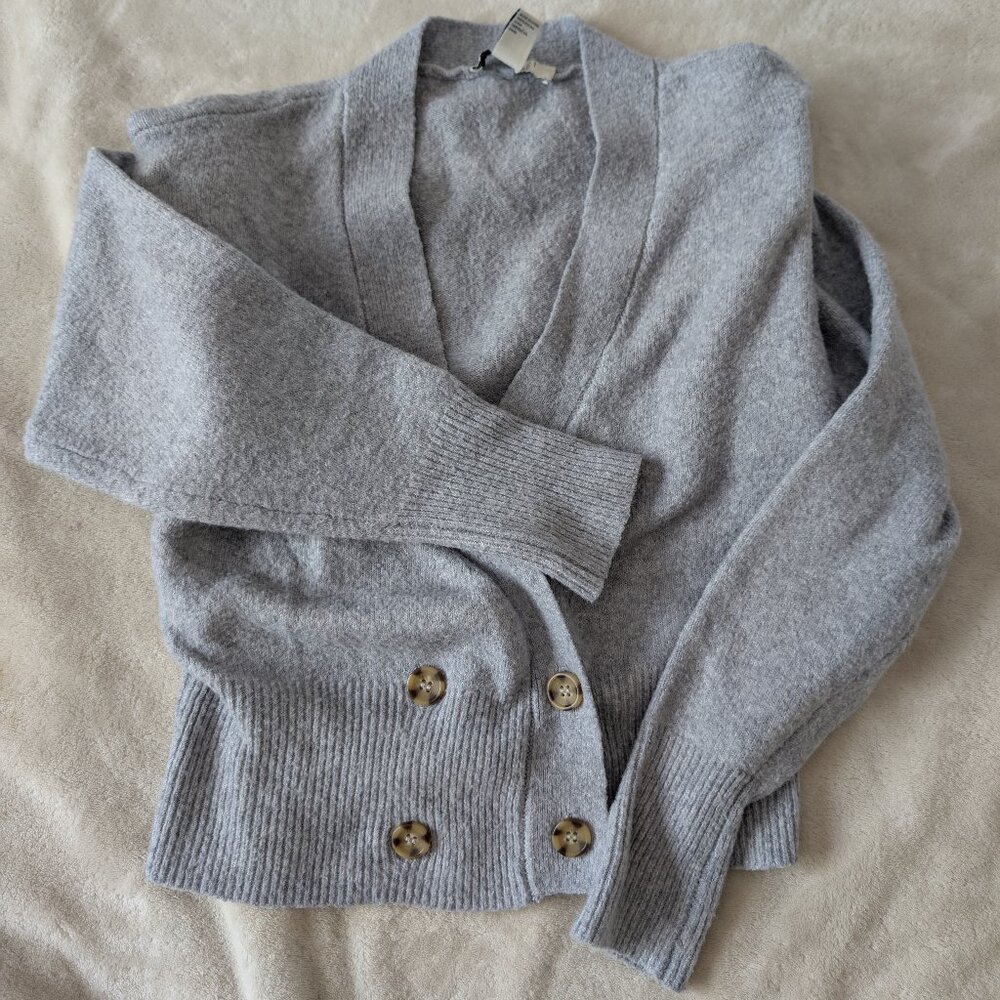 3/$30 Stretchy light button up cardigan